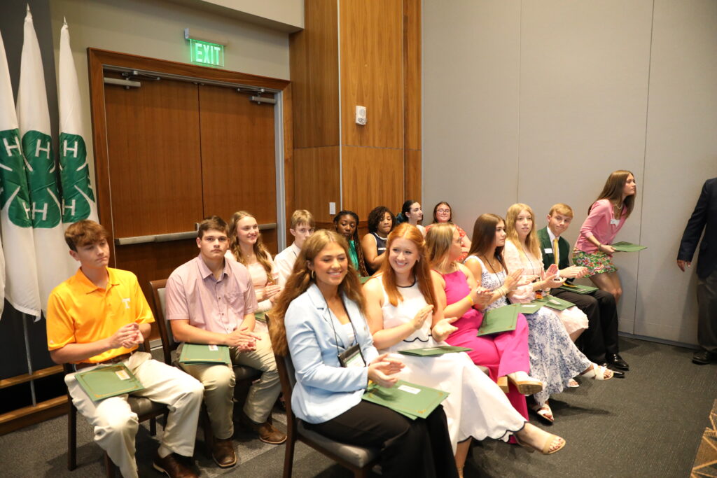 Group of 4-H Scholarship Winners